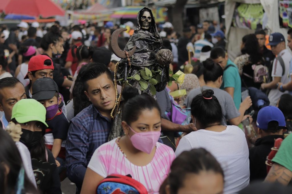 Figure 2. A large crowd is often seen in front of Enriqueta Romero’s home performing community worship, such as this one in 2021. Photograph © by Gerardo Vieyra/Alamy. 