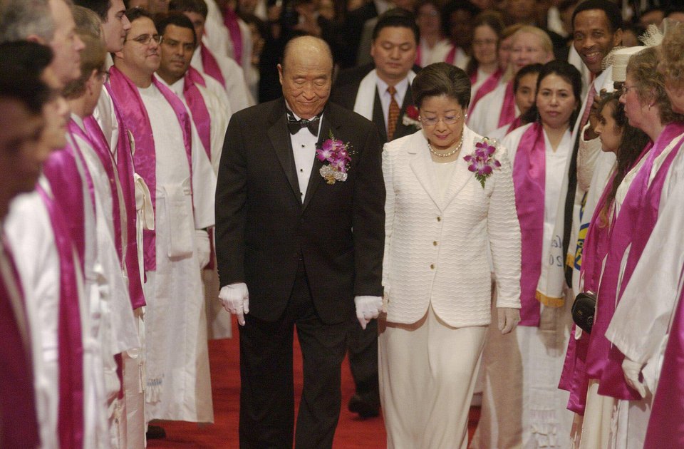 Figure 2: Reverend and Mrs. Sun Myung Moon presiding at the World Peace Blessing Ceremony, Arlington, VA, 2002. Photograph © Zuma Press/Alamy.