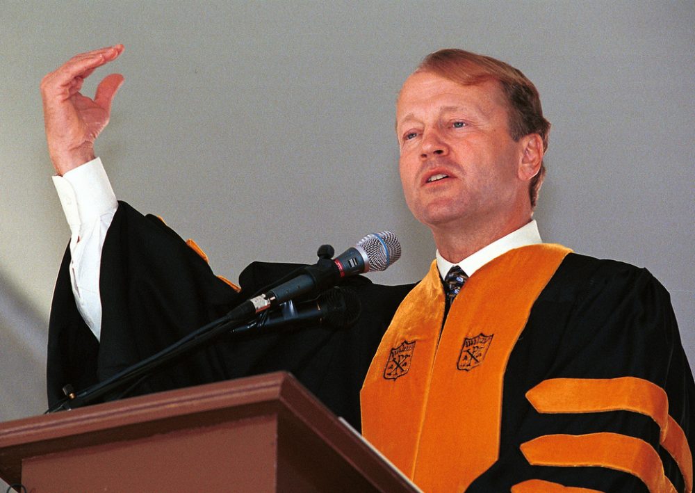 John Chambers speaks to class of 2000