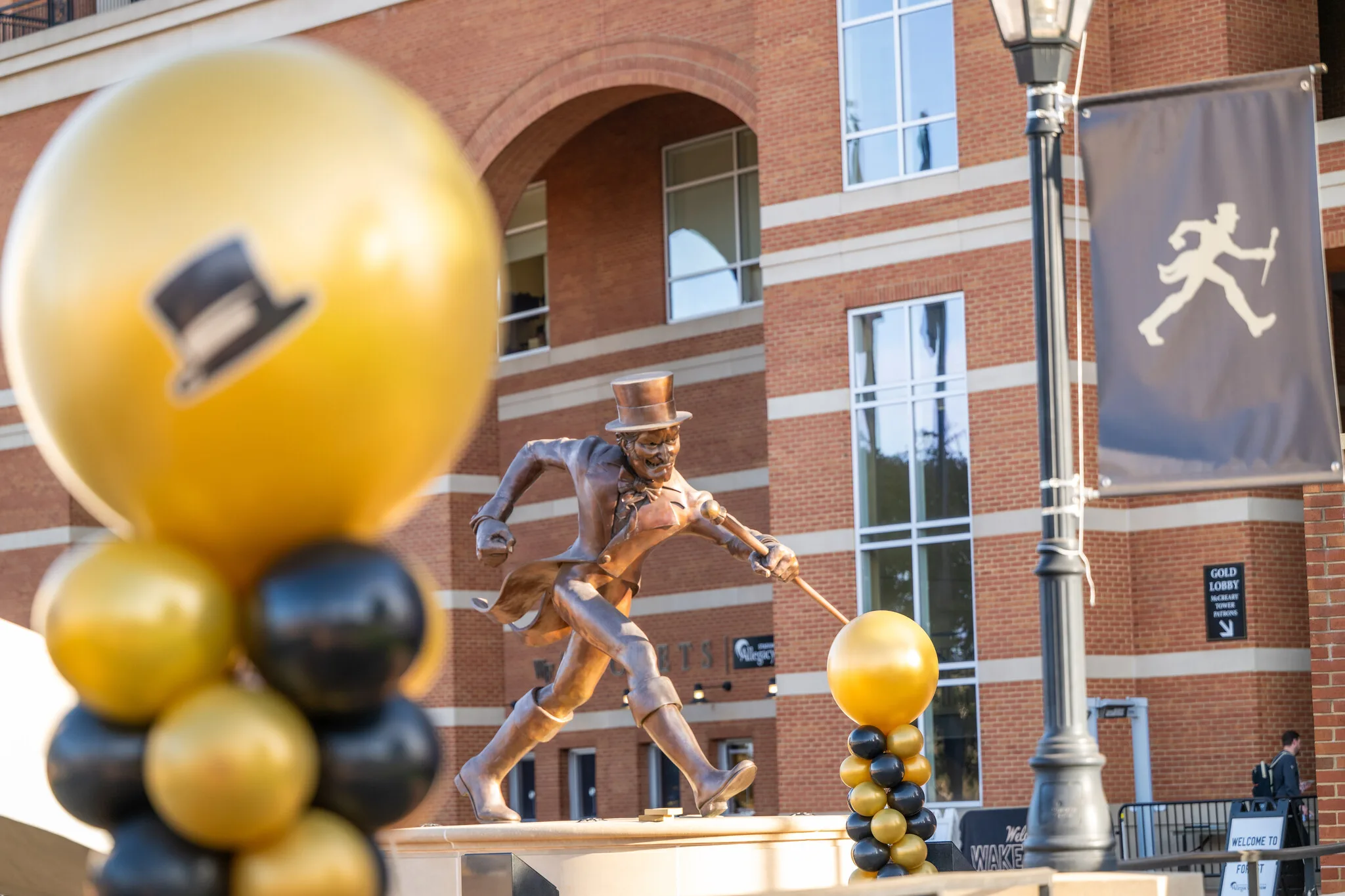 homecoming black and gold balloons